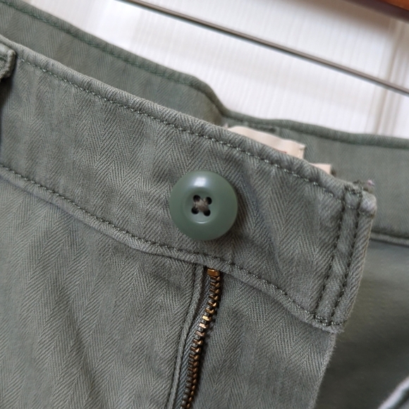 Levi's Classic Herringbone Twill Mid Rise Slim Fit Bermuda Shorts Sage Green 27 - Picture 7 of 13